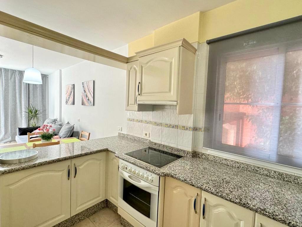Sunny Apartment & Heated Pool Лос Кристианос Экстерьер фото