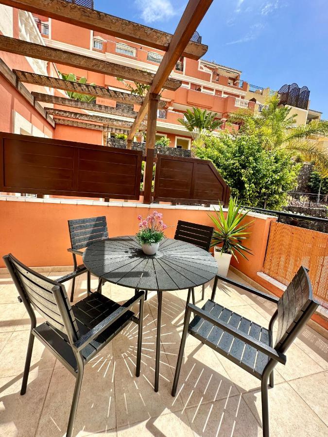 Sunny Apartment & Heated Pool Лос Кристианос Экстерьер фото