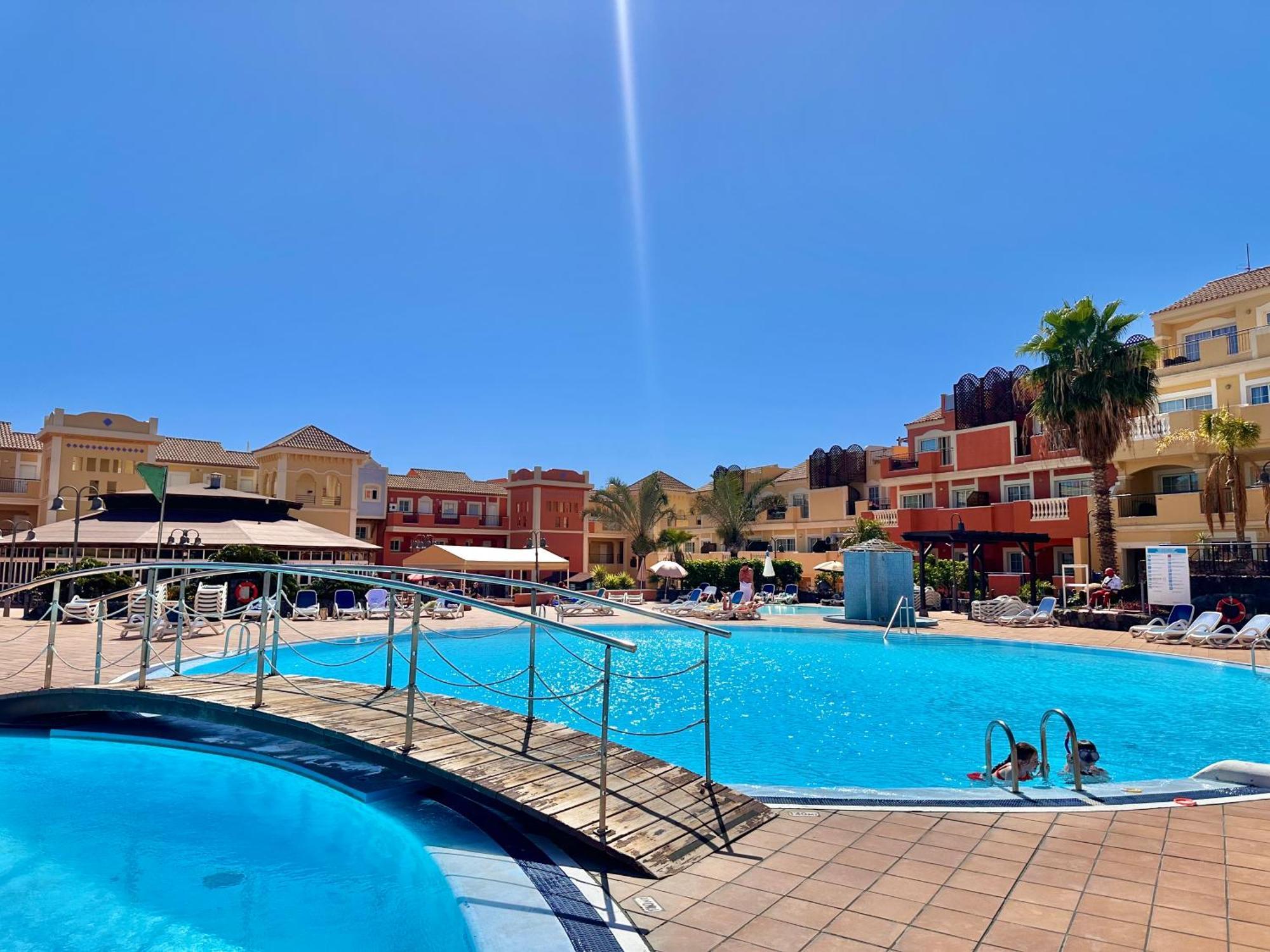 Sunny Apartment & Heated Pool Лос Кристианос Экстерьер фото