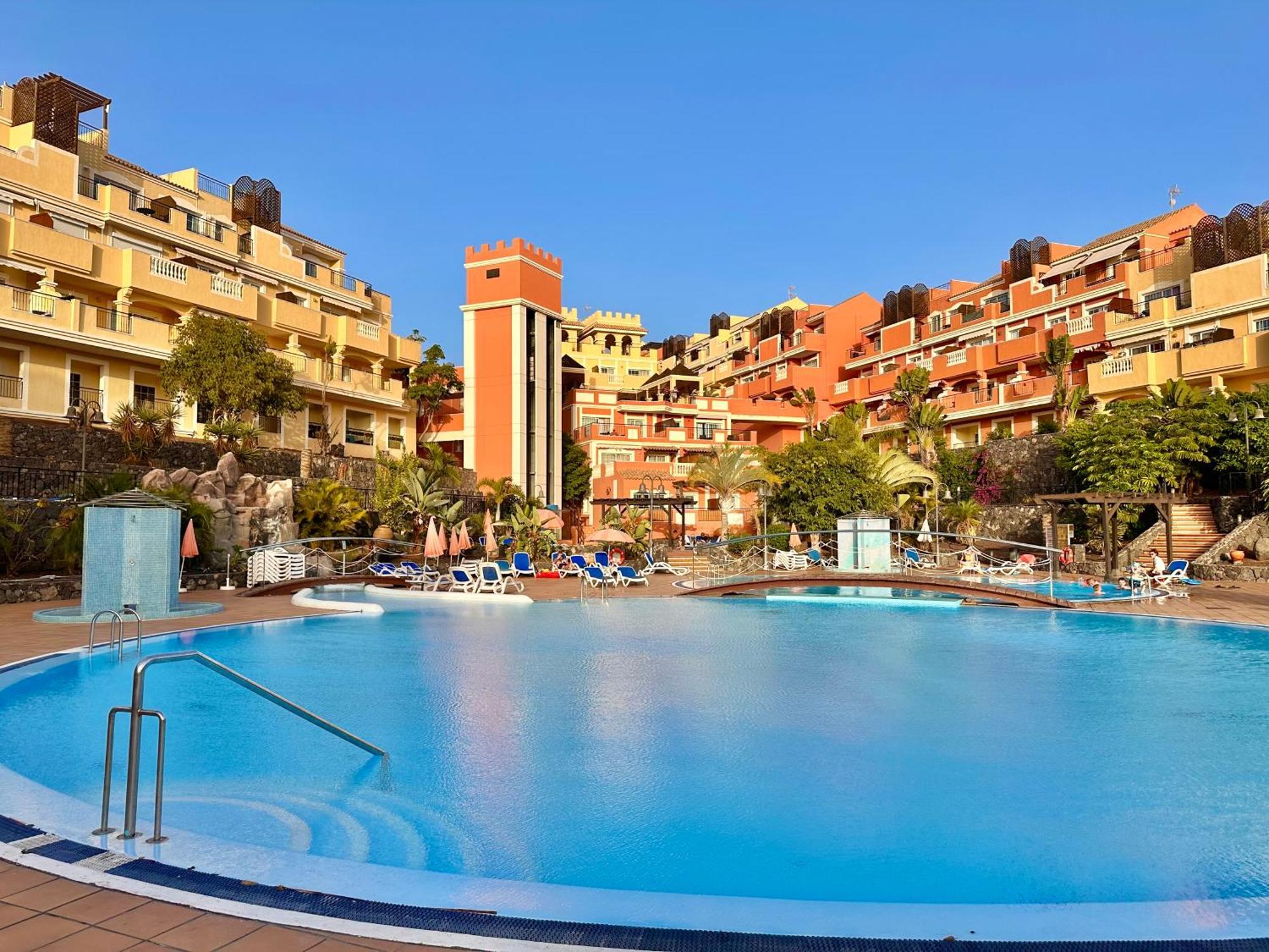 Sunny Apartment & Heated Pool Лос Кристианос Экстерьер фото