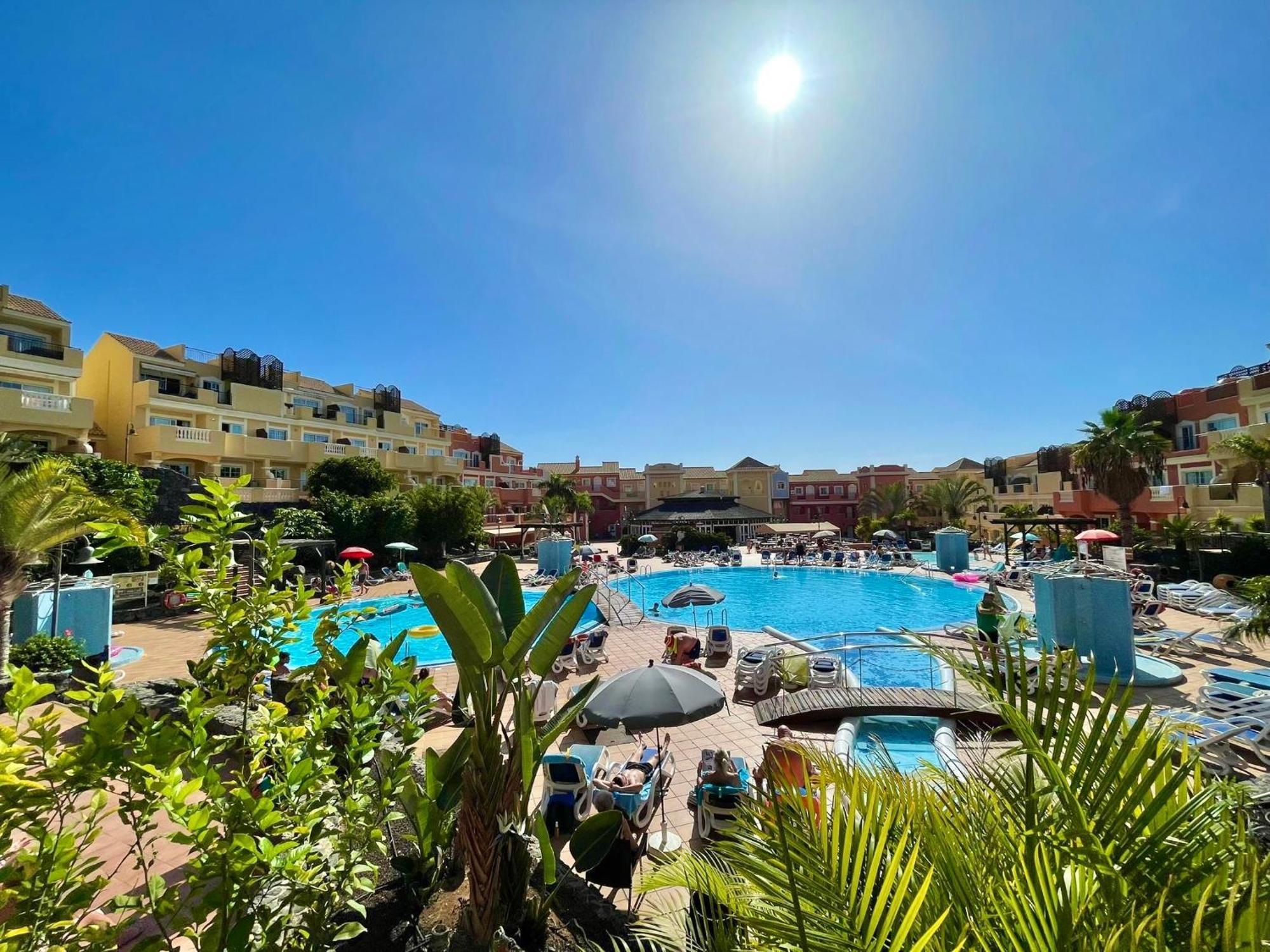 Sunny Apartment & Heated Pool Лос Кристианос Экстерьер фото